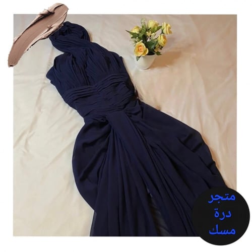 فستان لف من عند الرقبه بفتحة من عند الساق