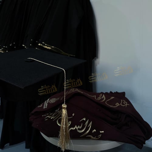 عباية تخرج لون اسود مع وشاح عودي - متجر درة مسك
