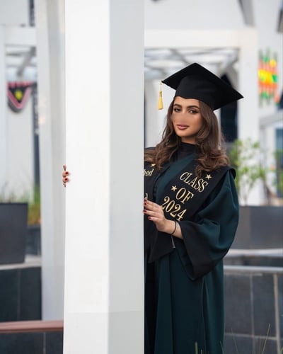 عبايات تخرج تطريز الاسم حسب الطلب