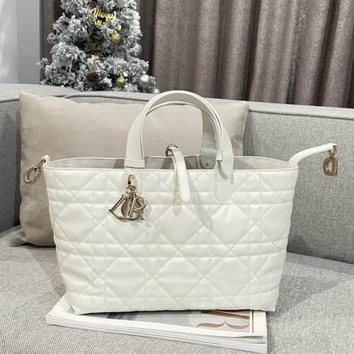 Medium 28.5x21.5x19cm