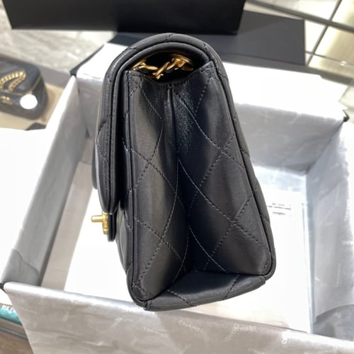 Chanel：15×26×7cm