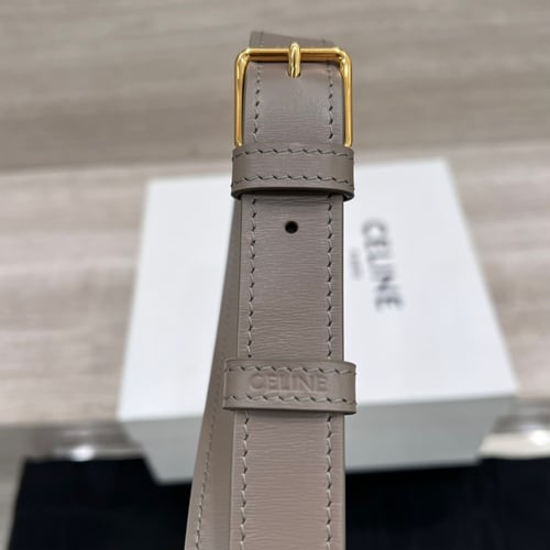 Size : 22.5x16.5x7.5 cm