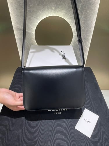 Size : 22.5x16.5x7.5 cm