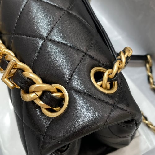 Chanel：15×26×7cm