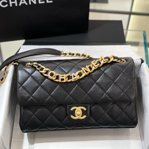 Chanel：15×26×7cm
