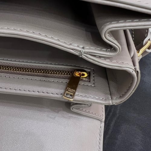 Size : 22.5x16.5x7.5 cm