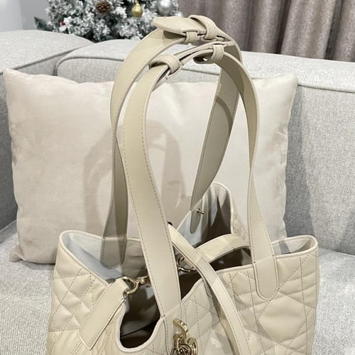 Medium 28.5x21.5x19cm