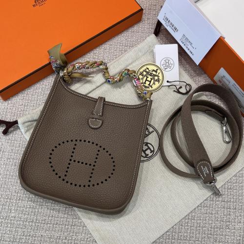Evelyne 16cm