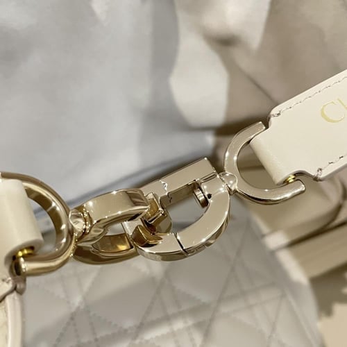 Medium 28.5x21.5x19cm