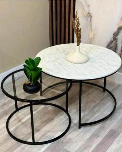 طقم طاولتين بسطح بديل الرخام وزجاج وقواعد حديد أسو...