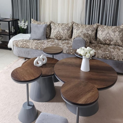 طاولات مجلس سطح خشب وقواعد حديد بلون ذهبي أو فضي –...