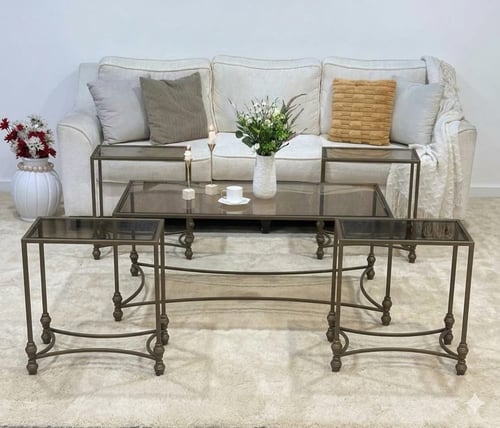 طقم طاولات حديد بني مع أربع طاولات خدمة – تصميم حص...