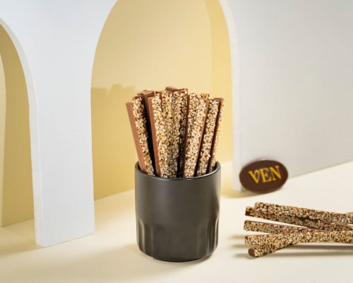 أعواد الشيكولاته بالسمسم 50 قطعه