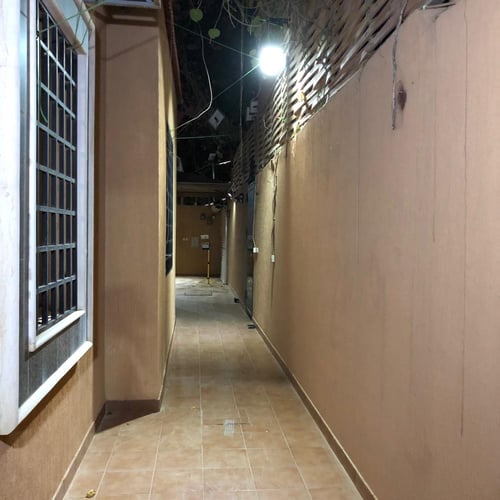 كشاف كبس طاقة شمسية لون كريمي منتشرة وعمل متواصل ط...