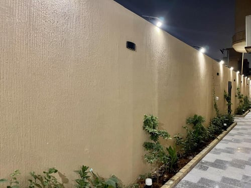 كشاف طاقة شمسية 400 شمعة (لومنز) اضاءة بيضاء يعمل...