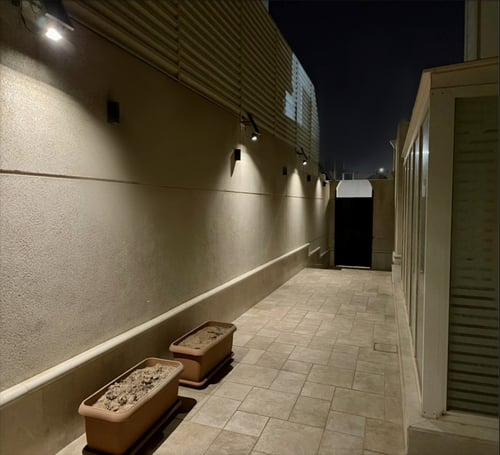 كشاف طاقة شمسية يدعم تغيير لون الاضاءة ابيض او كري...