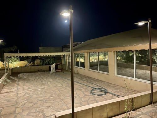 لمبة طاقة شمسية بلوح طاقة شمسي مدمج تعمل كامل اللي...