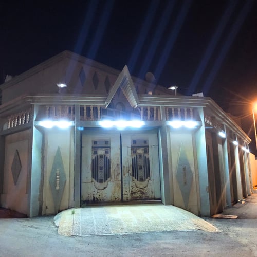 لمبة طاقة شمسية بحساس حركة للابواب الخارجية والاسي...