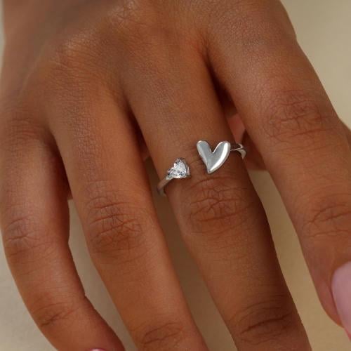 خاتم بتصميم قلب فضه