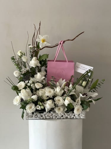 تنسيق الهديه على استاند اكريلك