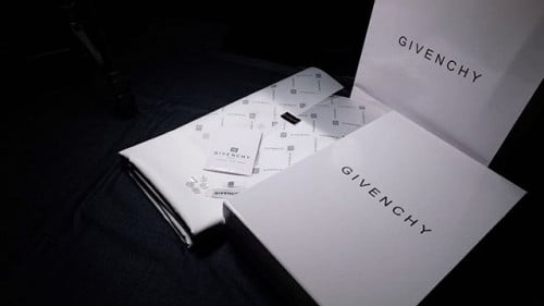 قماش جيفنشي ابيض