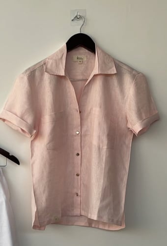 قميص كم قصير