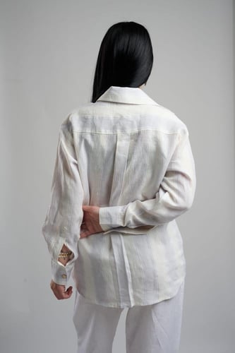 قميص ابيض مخطط