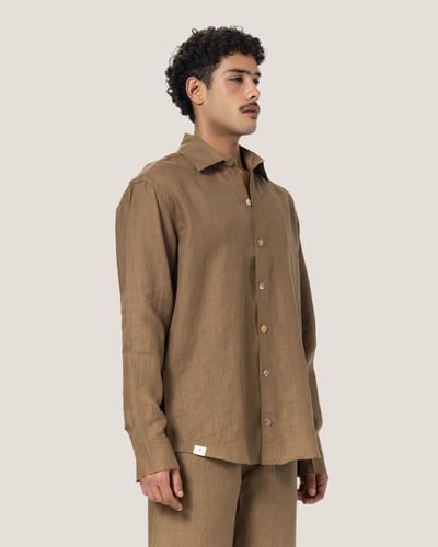 قميص بني فاتح