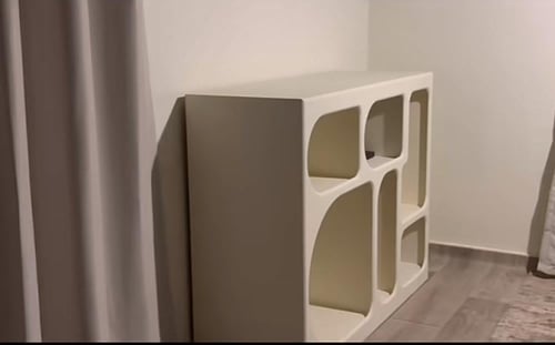 ‏دولاب كوفي لون ابيض