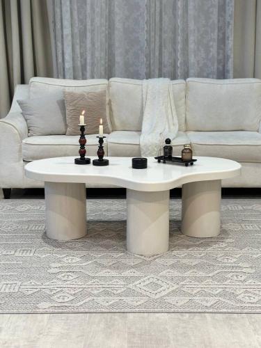 طاولة سنديان