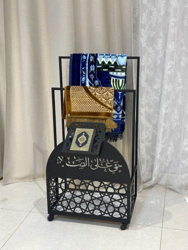 استاند تعليق سجاد صلاة حديد مع حامل