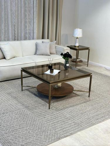 طقم طاولات ضيافه مع 6طاولات خدمه 2زوايا