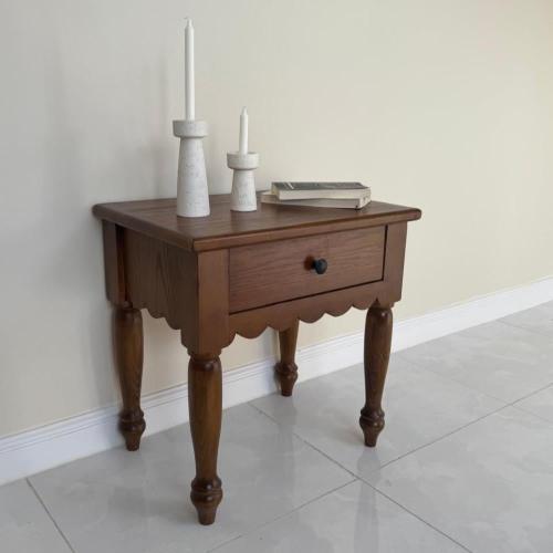 ‏كومدينه خشب سنديان قواعد خشب سويدي