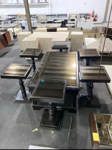 طقم طاولات مع ٦طاولات خدمه لون اسود زجاج اسود