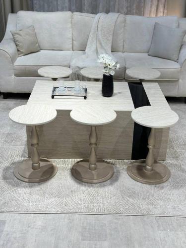 طاولة كنب فاخر مع 6 خدمة بتصميم عصري ومواصفات مميز...