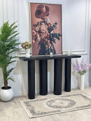 مداخل ب اربع ارجل لون اسود