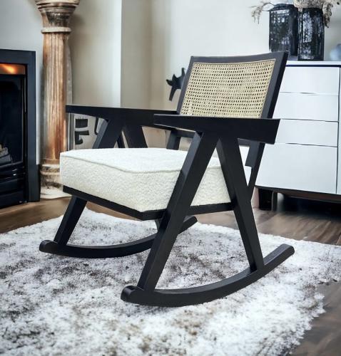 كرسي مفرد خشبي بوكلية هزاز بتصميم مودرين مميز ابيض...