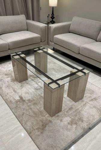 طاولات تقديم السطح زجاج شفاف الارجل بديل خشب