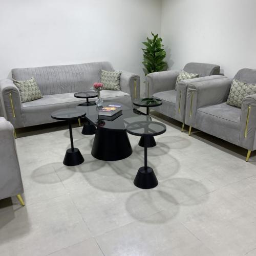 طاوله ضيافه لون اسود