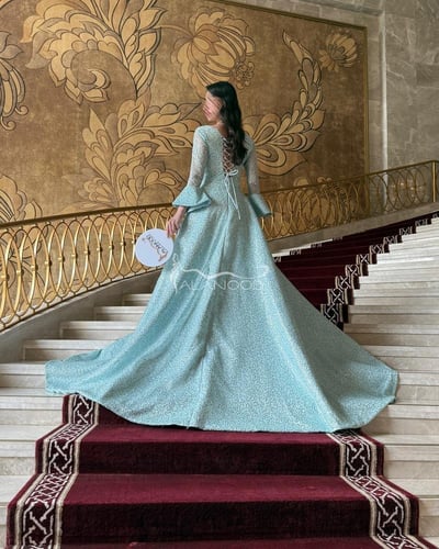 فستان سهرة تيفاني بكلفة دانتيل لامع