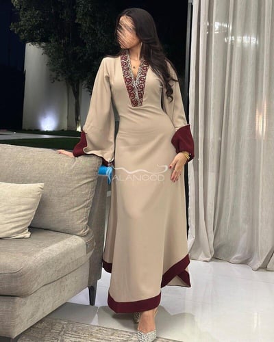 جلابية راقية للمناسبات بتصميم فخم