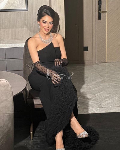 فستان سهرة جريئ وأنيق بكتف مكشوف مع تل مكرمش فاخر