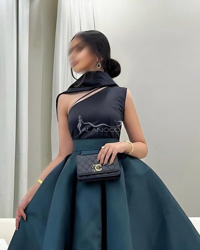 فستان سهرة بترولي كلوش أنيق بتصميم عصري فخم