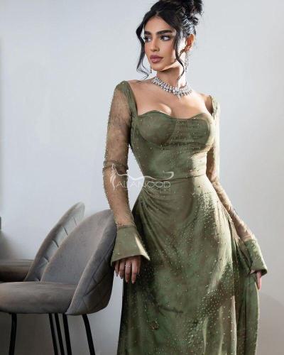 فستان زمرد اخضر بفصوص كرستال بتصميم أنيق