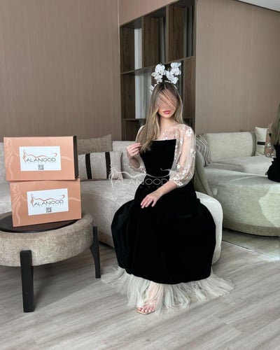 فستان ناعم اسود مميز باكمام بف