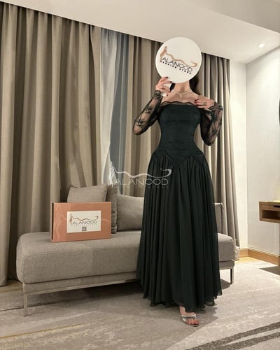 فستان فرح أخضر طويل بأكمام دانتيل أنيقة