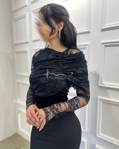 فستان دانتيل أسود