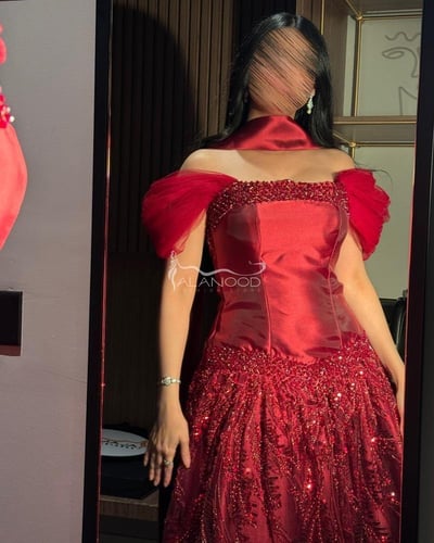 فستان سهرة ومناسبات بلون كحلي واحمر