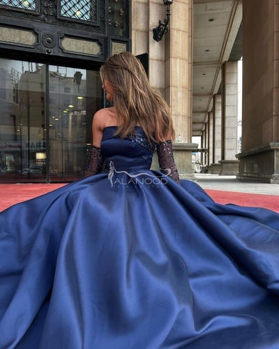 فستان سهرة كحلي كلوش بجيبون مع اكمام منفصلة بكلفة...