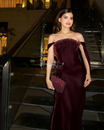 فستان شتوي مخمل فاخر بلون عنابي